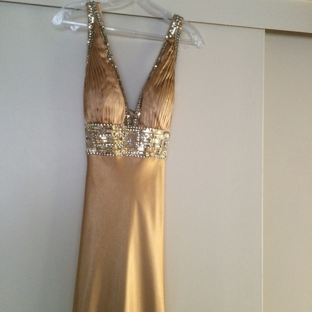 ✳️✳️ PRICE DROP✳️✳️ Gold prom dress - Picture 3 of 4